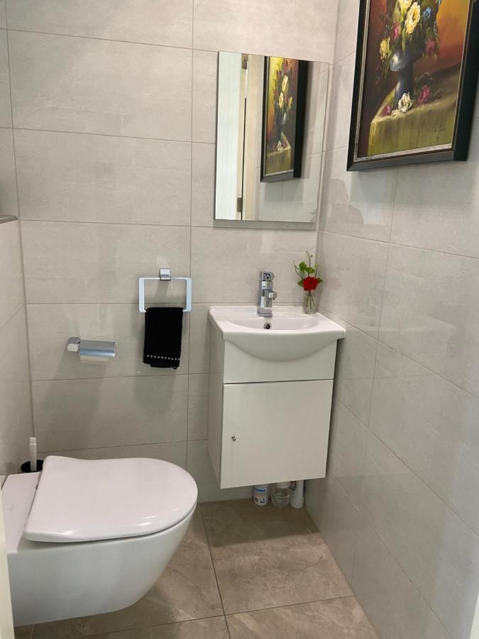 No Bathroom B&B アールテン エクステリア 写真